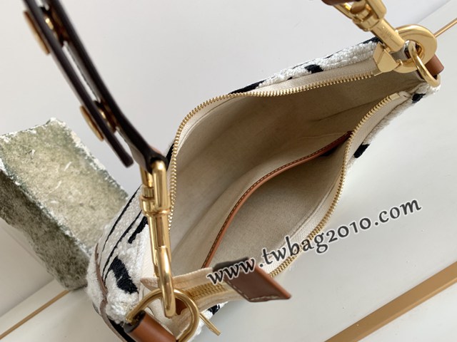 Celine專櫃2023新款STRAP手袋新月包腋下包 賽琳黑白字母織物AVA手袋 sldj2310